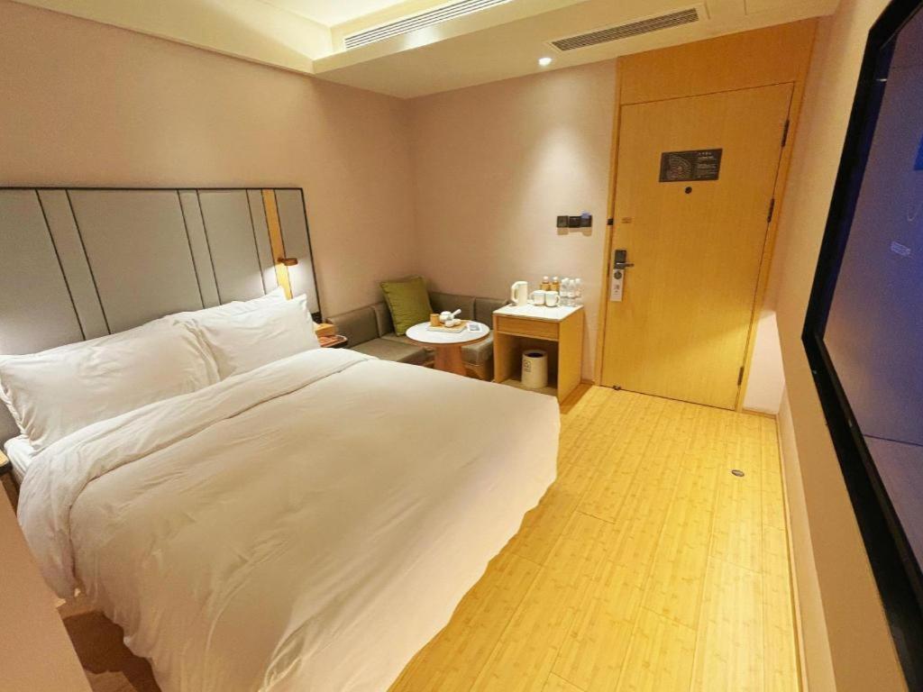 Ji Hotel Lujiazui Babaiban Shanghai Exterior photo