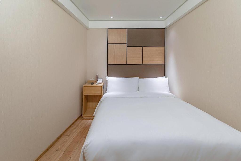 Ji Hotel Lujiazui Babaiban Shanghai Exterior photo